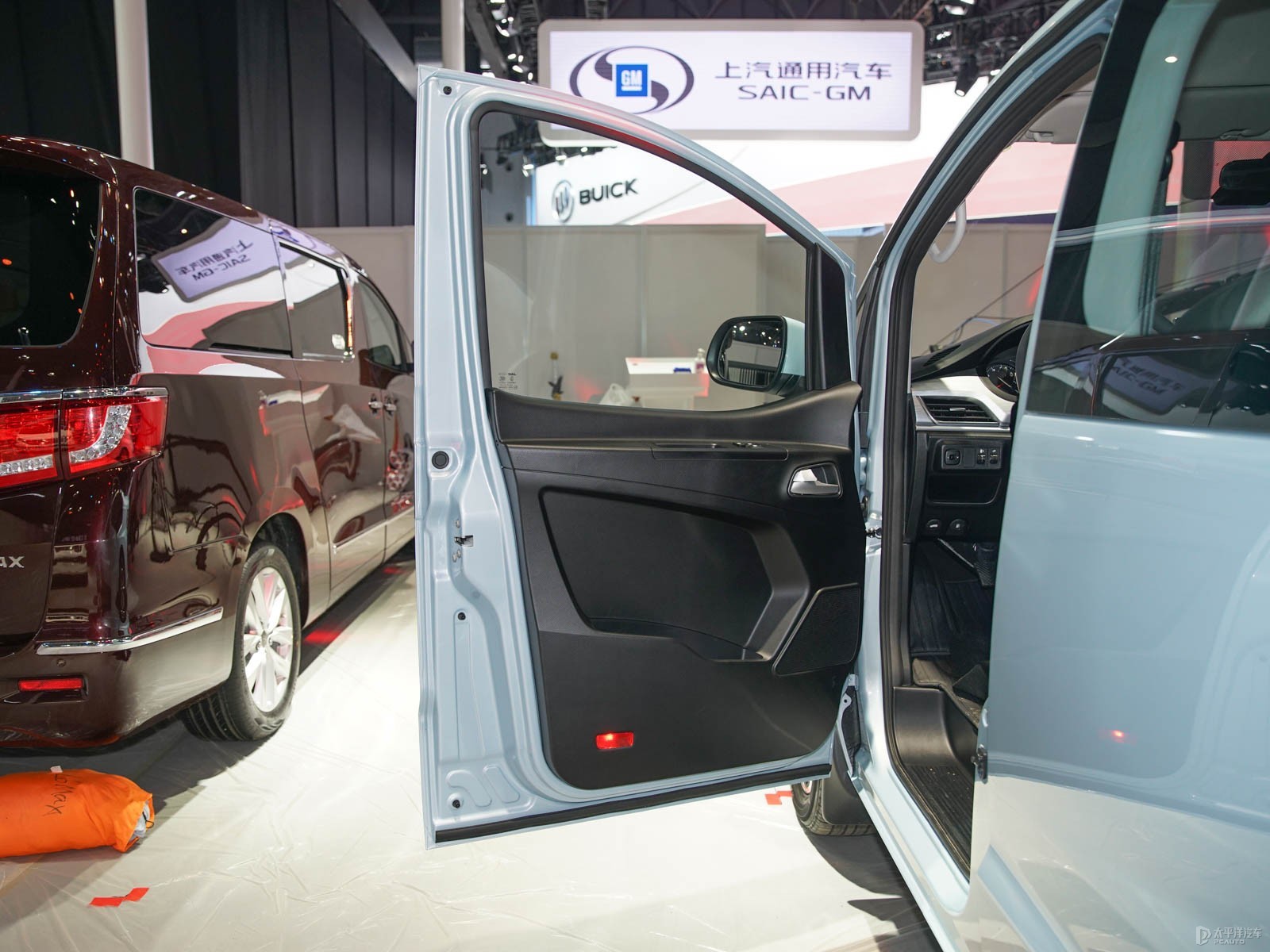 瑞風(fēng)M3 2022款 PLUS 1.5T 標(biāo)準(zhǔn)型內(nèi)飾 實用主義下的精致與舒適